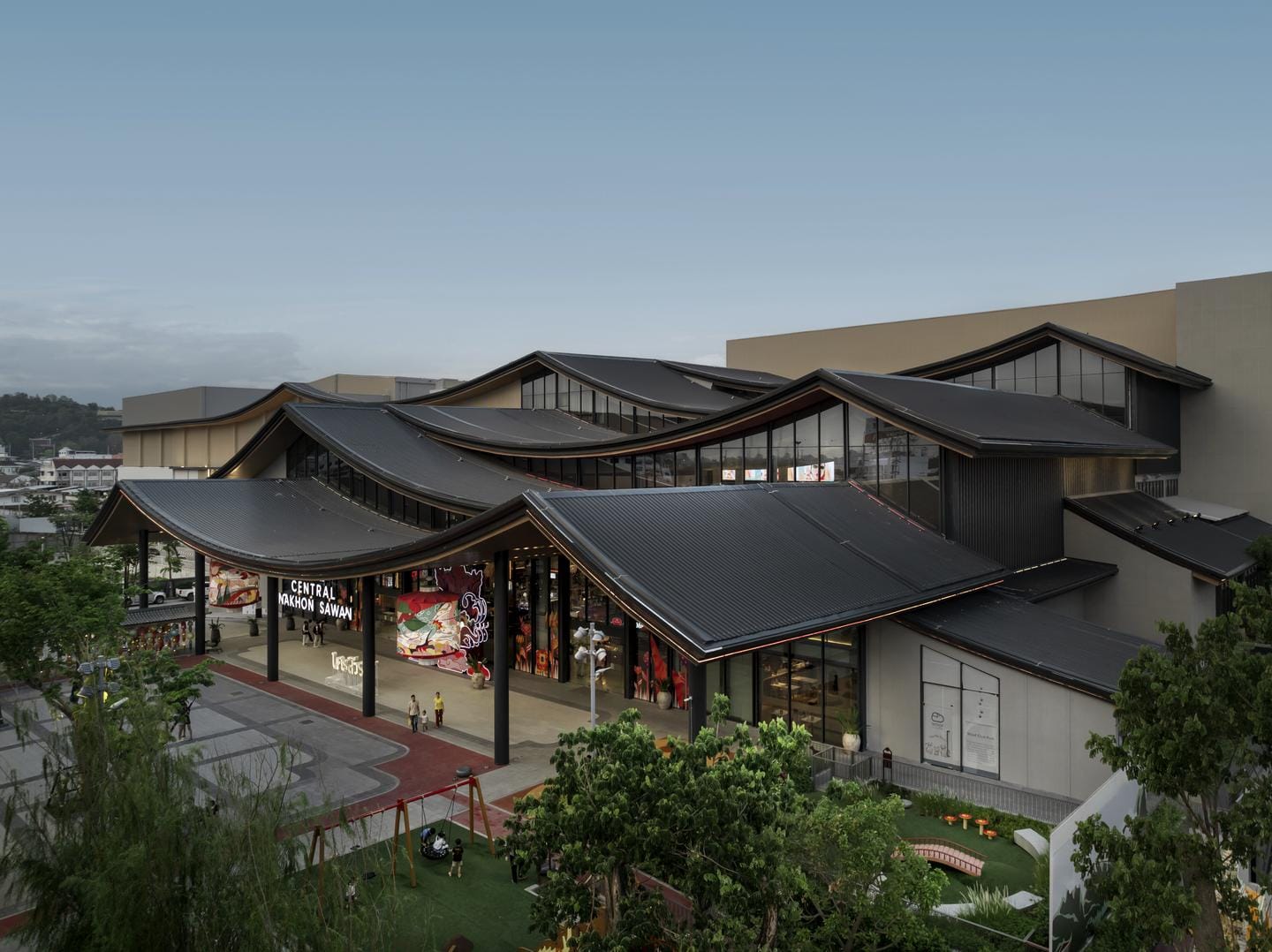 Shopping mall using color-coated roofing sheet
