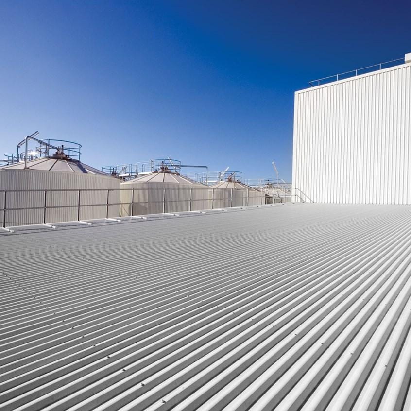 Industrial workshop roofed with galvanized corrugated sheets