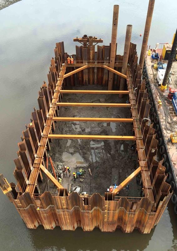 Cofferdam constructed with steel sheet piles