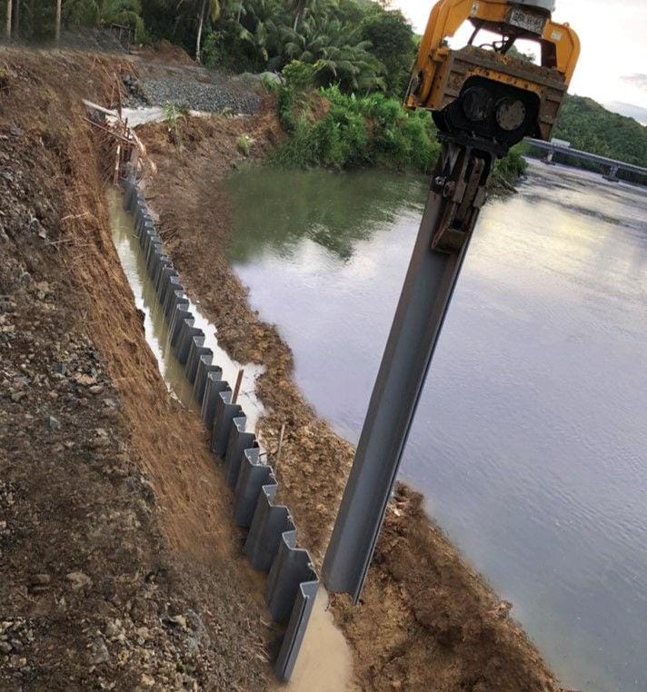 River embankment reinforced with steel sheet piles